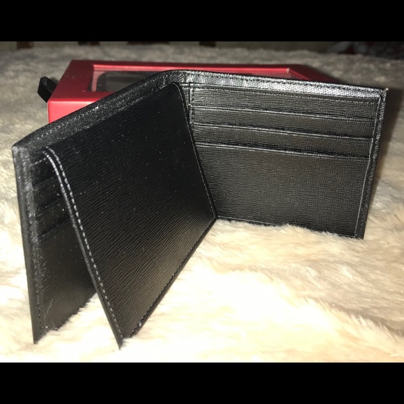 Perry Ellis Saffiano leather passcase w/ corkscrew - Picture 3 of 4